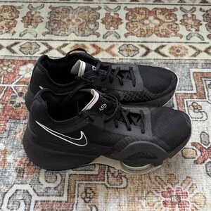 Nike Black and White Athletic Shoes Superreps